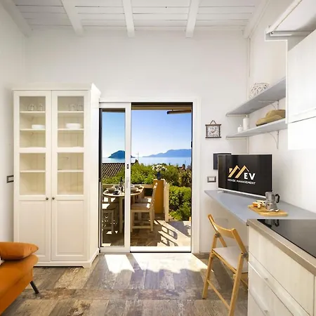 Sea View Loft In - 200m From The Lägenhet Golfo Aranci